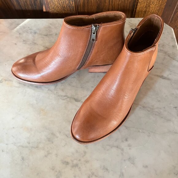 Frye Leather Zip Ankle Boots Carson Piping Cognac - Medium - Picture 2 of 7